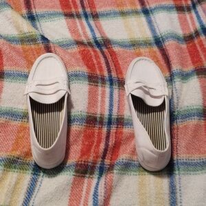Canvas shoes
